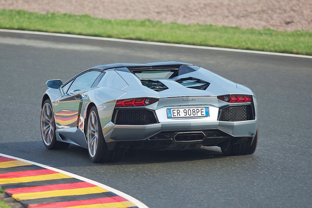 Lamborghini Aventador Roadster