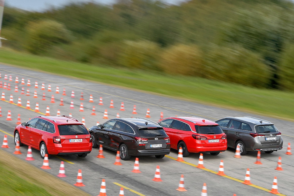 Skoda Octavia Combi 1.0 TSI Hyundai i30 Kombi 1.0 T-GDI Opel Astra Sports Tourer 1.4 Turbo Toyota Auris Touring Sports 1.2 Turbo