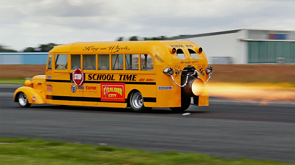 Schulbus-Dragster