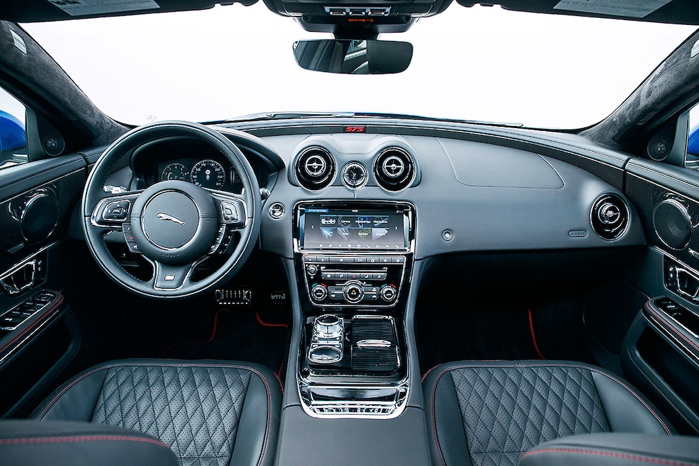 Jaguar XJR575