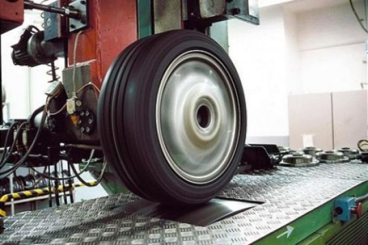 Zehn Winterreifen der Dimension 185/60 R 14 T im Test