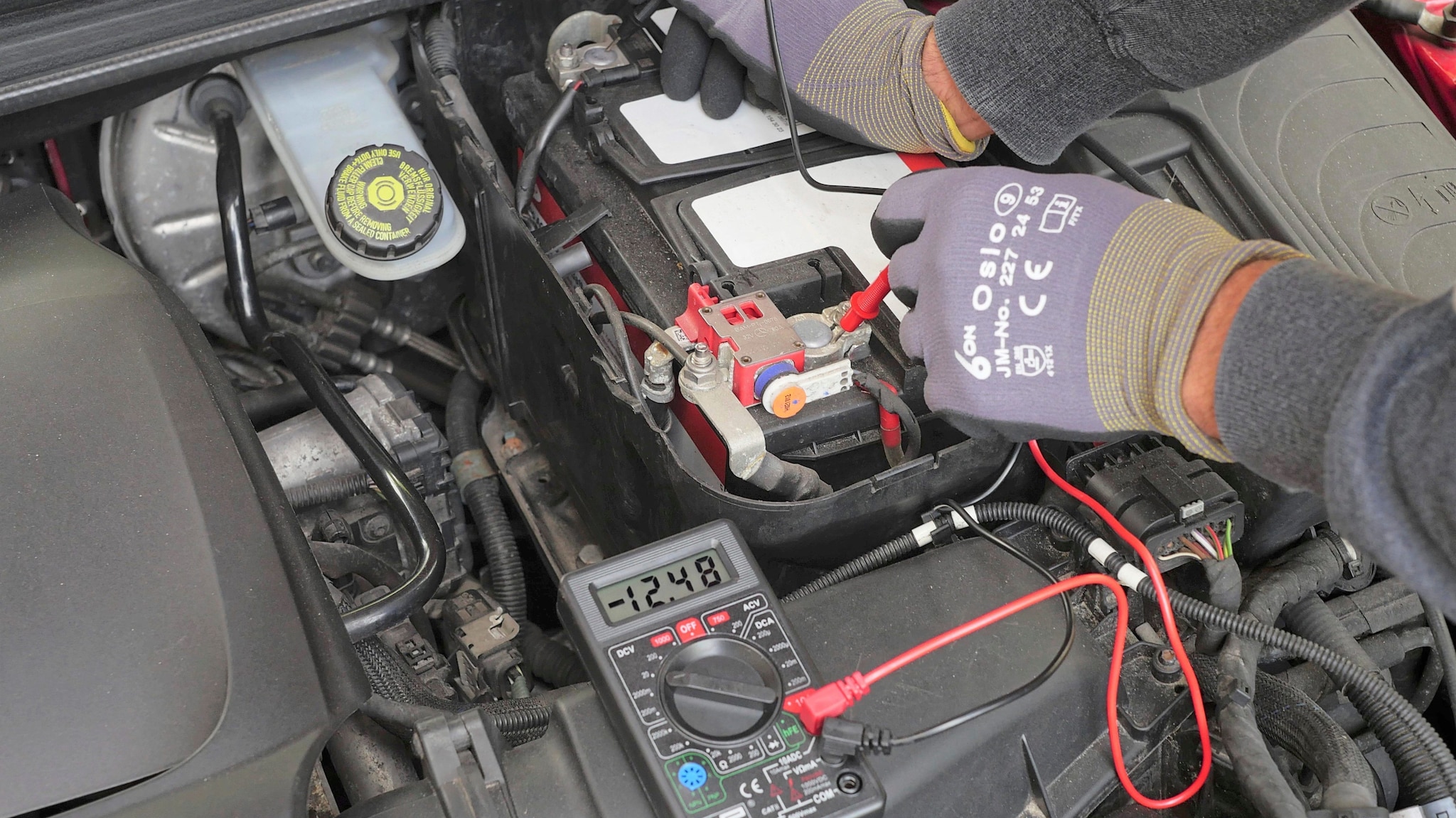 Autobatterie Beim Fahren Laden Licht An Oder Aus Autobatterie laden: Anleitung & Tipps - AUTO BILD