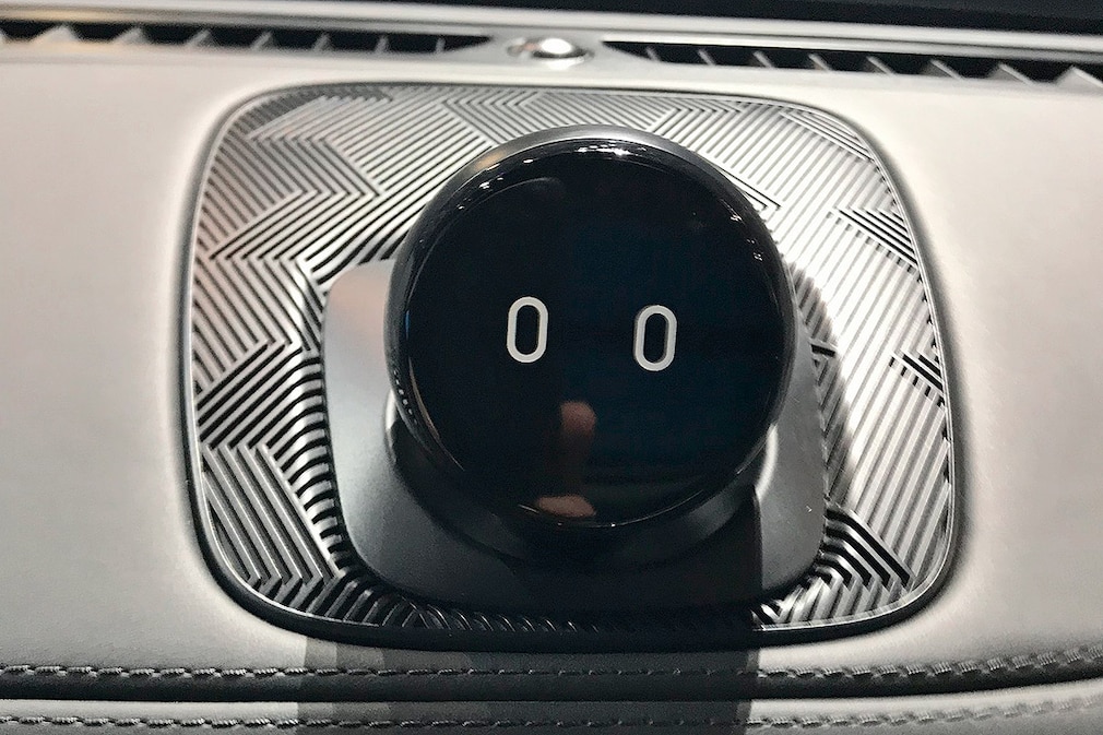 Nio ES8