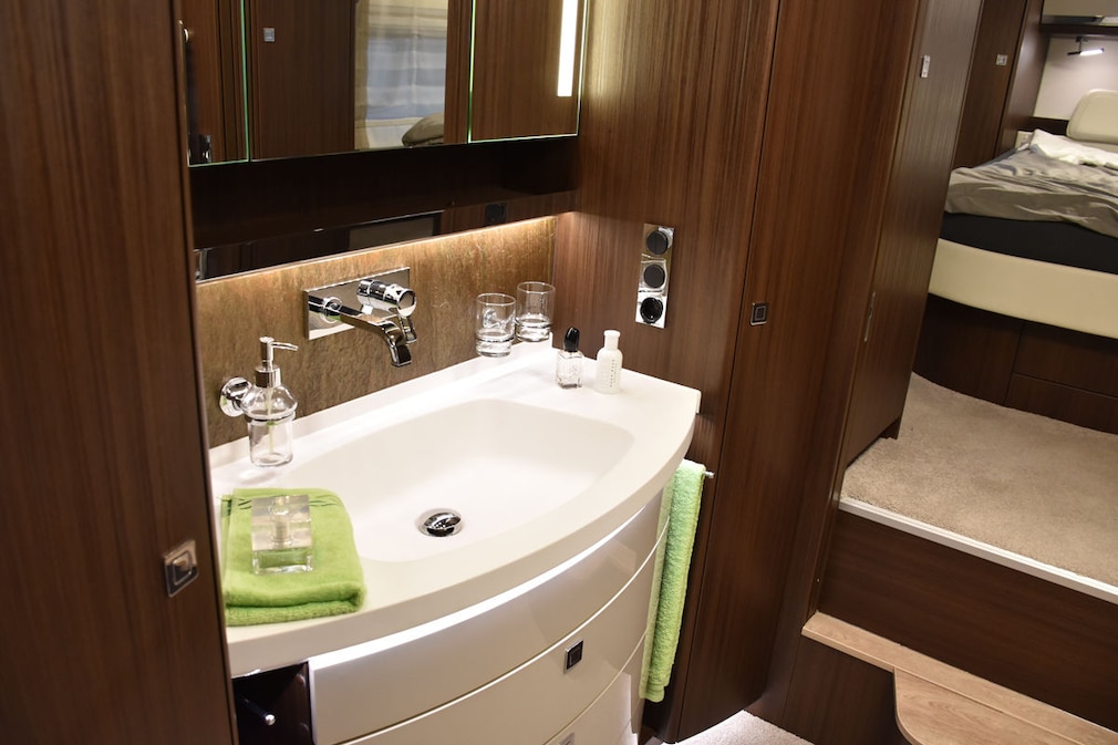 Morelo Empire Liner Silverstone Morelo Empire Liner Silverstone