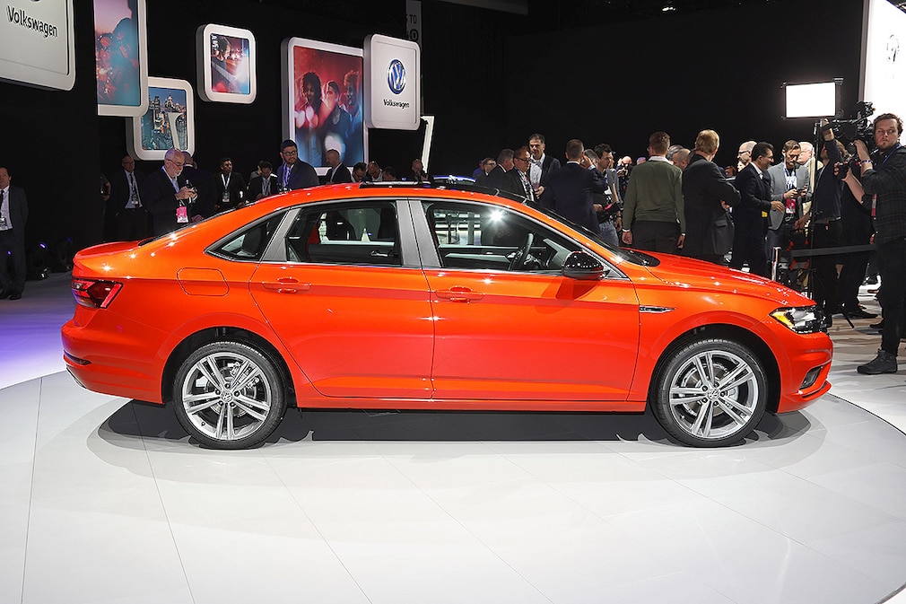 VW Jetta R-Line