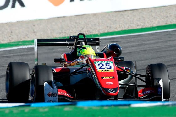 Schumi IV fährt erstes Autorennen