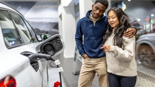 Elektroauto kaufen - Autokauf Verkaufshalle