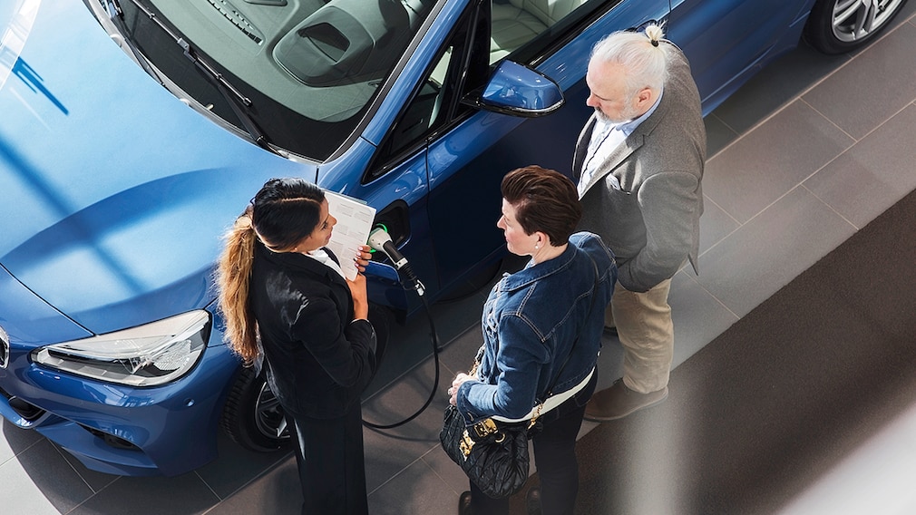 Elektroauto kaufen - Autokauf Verkaufshalle