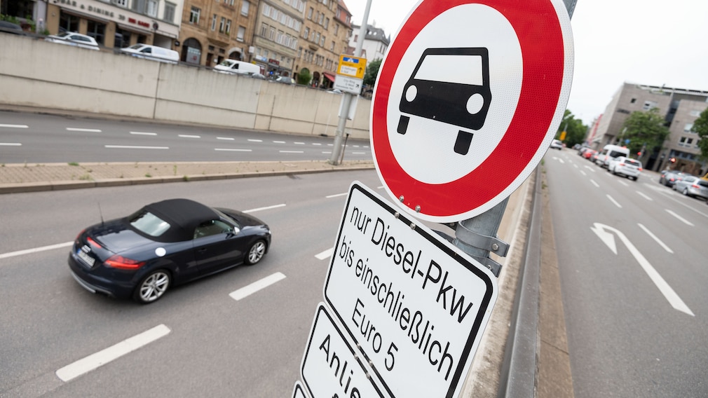 Diesel-Fahrverbotsschild in Stuttgart