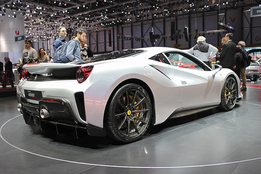 Ferrari 488 Pista (2018): Motor, PS, Preis, technische Daten Ferrari 488 Pista (2018): Motor, PS, Preis, technische Daten