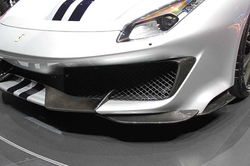 Ferrari 488 Pista (2018): Motor, PS, Preis, technische Daten Ferrari 488 Pista (2018): Motor, PS, Preis, technische Daten