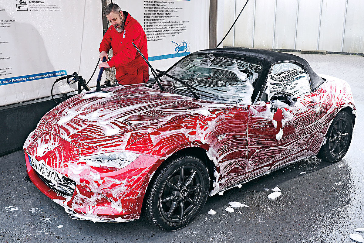 Auto waschen: Wie wäscht man das Auto richtig und schonend? - AUTO