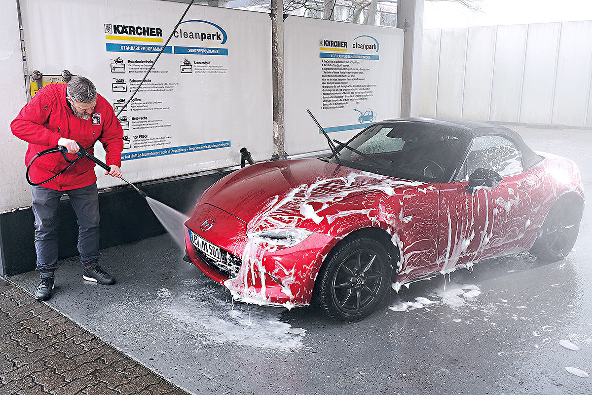 Auto waschen: Wie wäscht man das Auto richtig und schonend? - AUTO