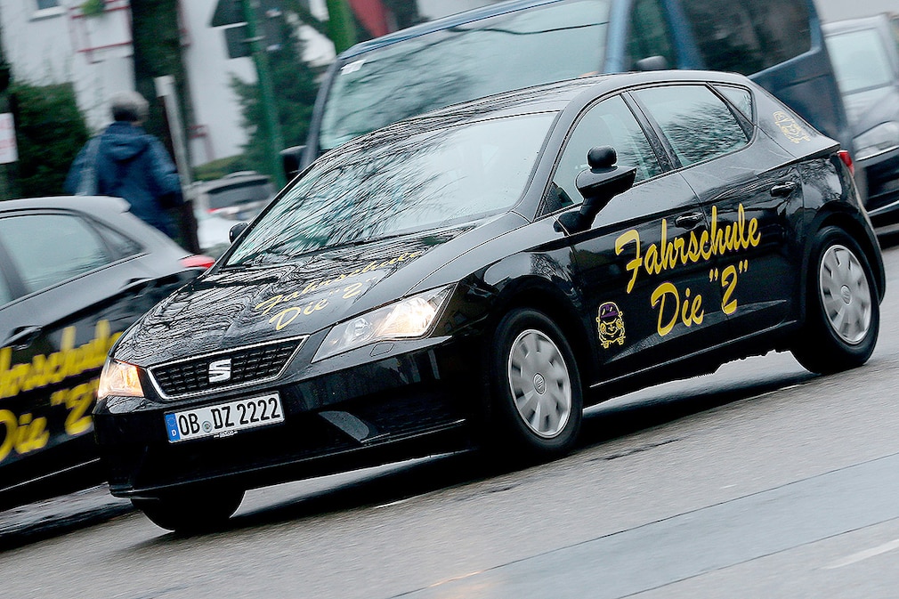 Fahrschulauto einer Fahrschule