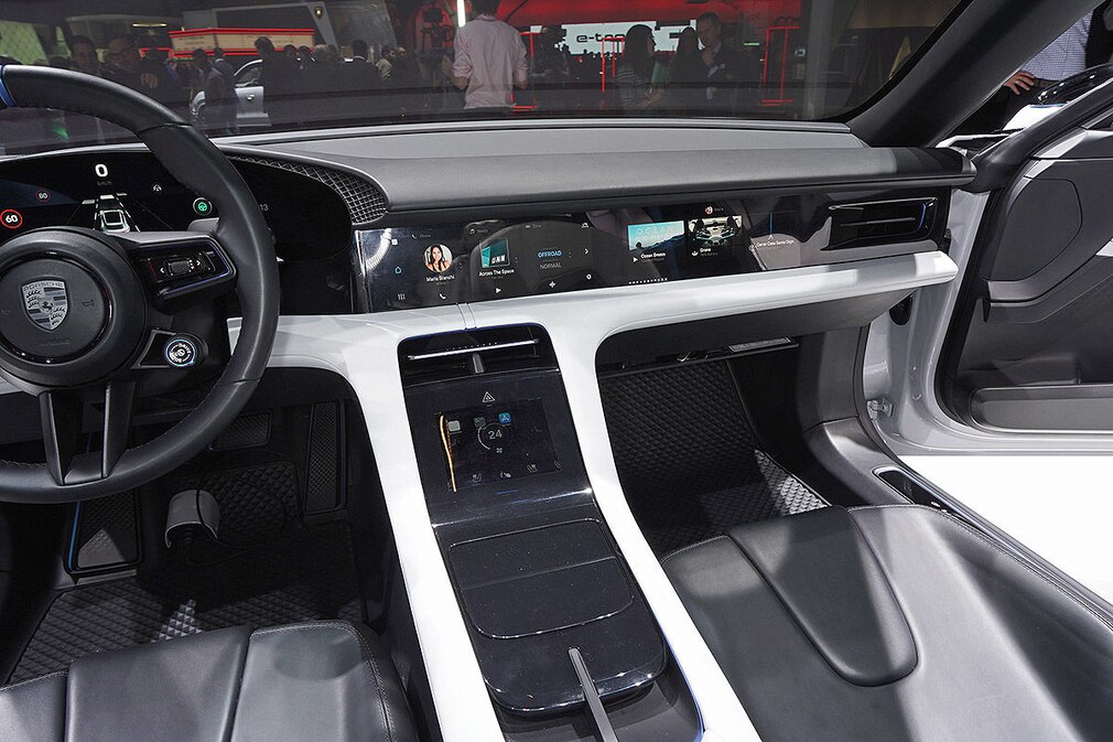 Porsche Mission E Cross Turismo (2018): Bilder, Cockpit, Test