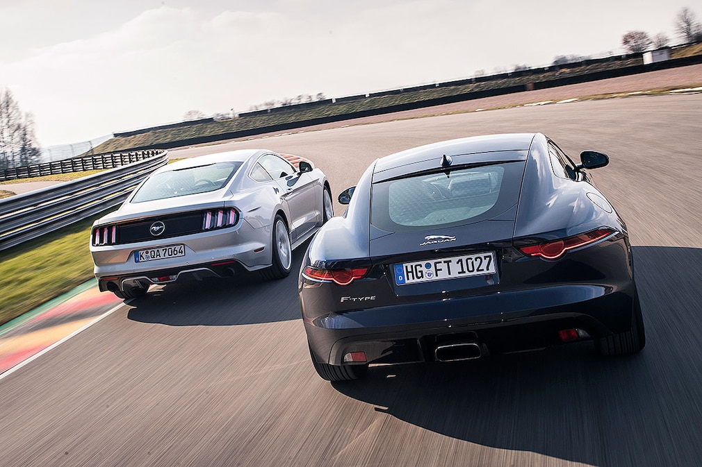 Ford Mustang Ecoboost       Jaguar F-Type P300