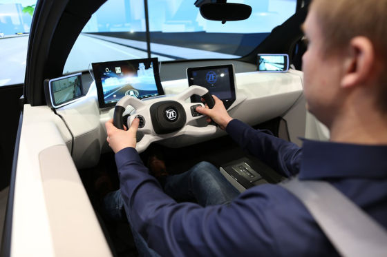 Fahrer am Steuer