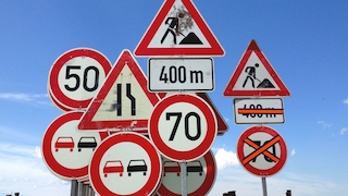 Worauf weist dieses Verkehrszeichen hin