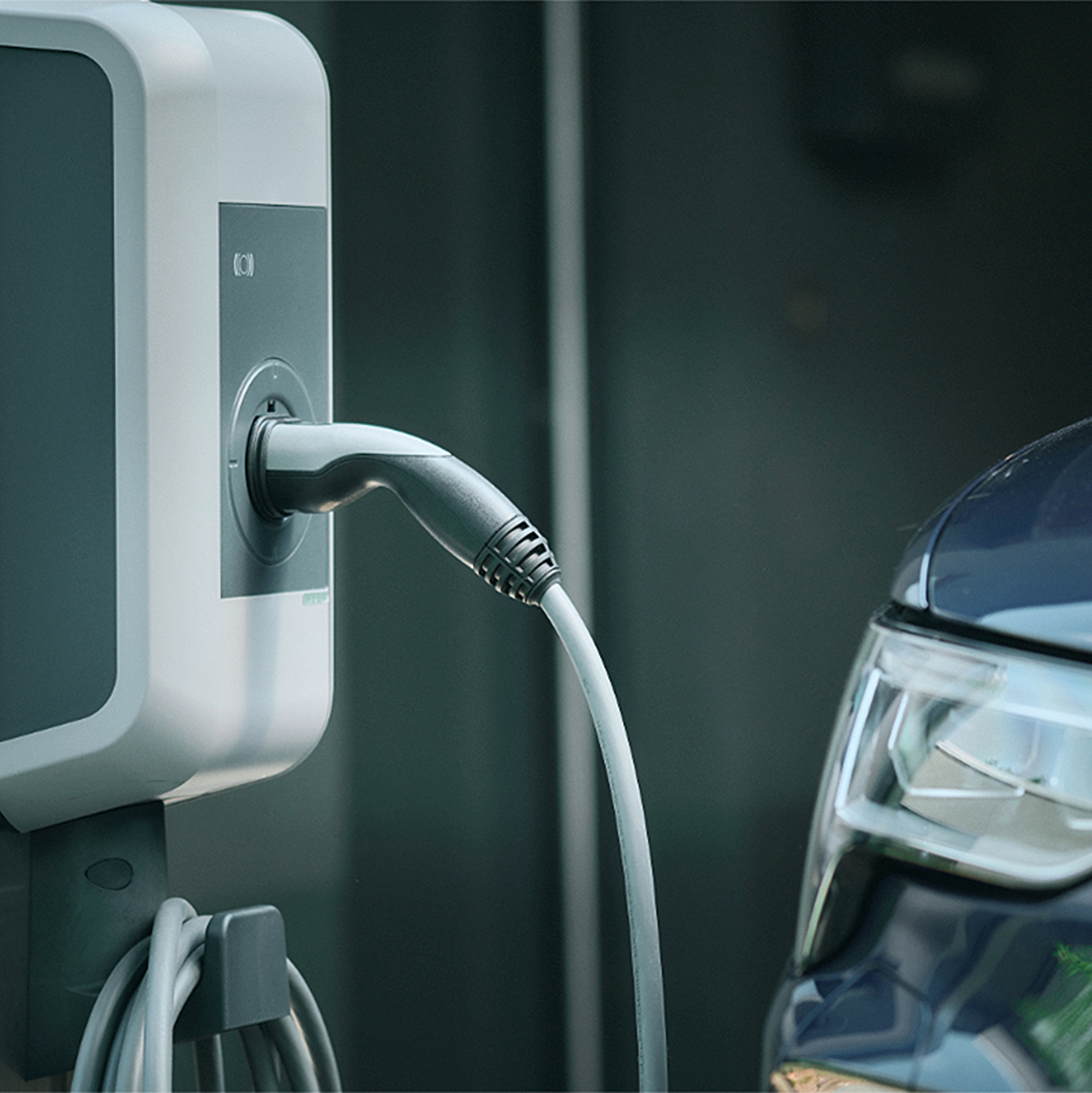 E-Auto laden: Zwei-in-eins-Ladekabel für Wallbox und Steckdose - AUTO BILD