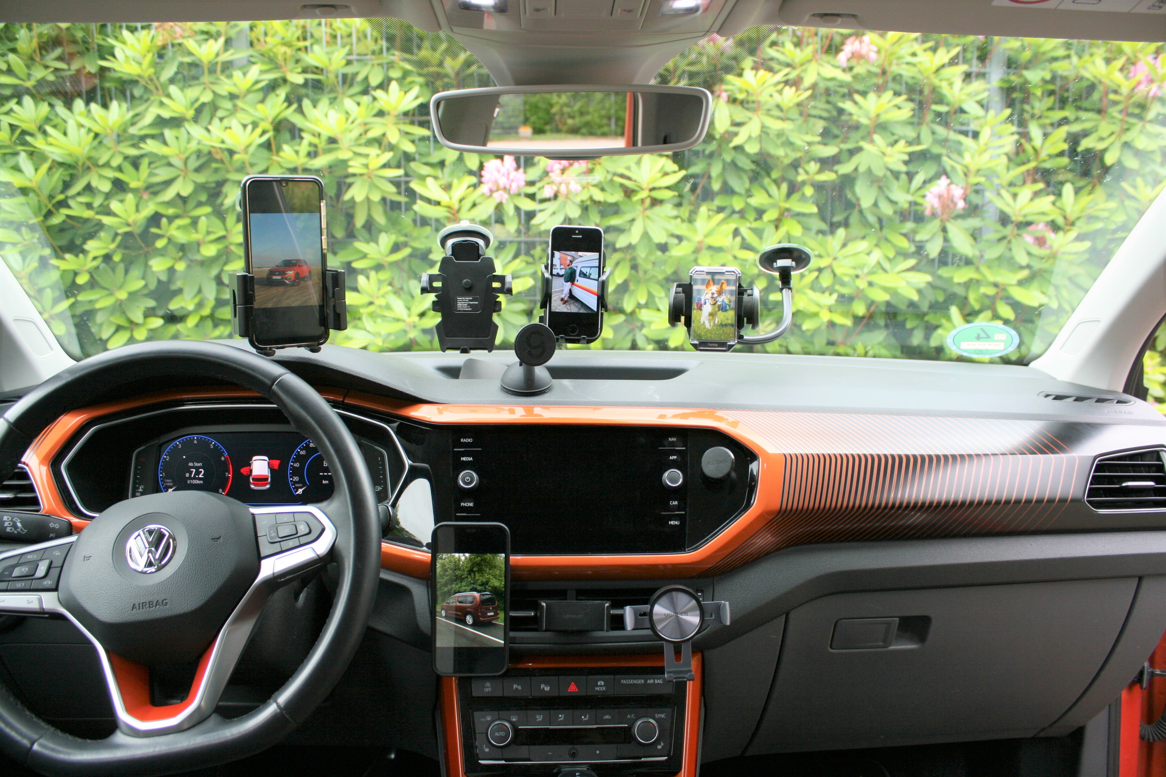 Handyhalterung für das Auto: Wireless Charger mit Magsafe & Qi ab 20 Euro