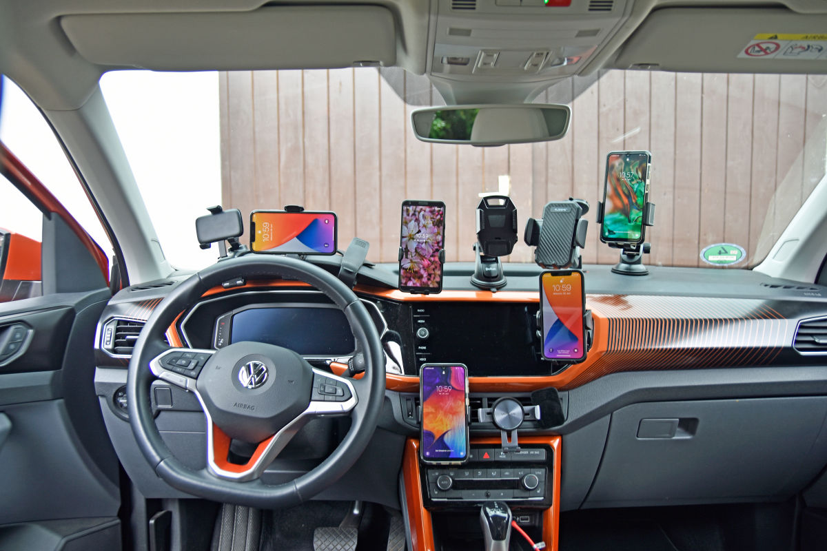 Alles fest im Griff: Handyhalterungen fürs Auto im Test - motus Magazin