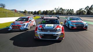 Video: Bizarrer Unfall in der WTCC