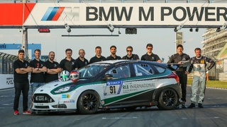 Mechaniker beim 24h-Rennen am Nürburgring