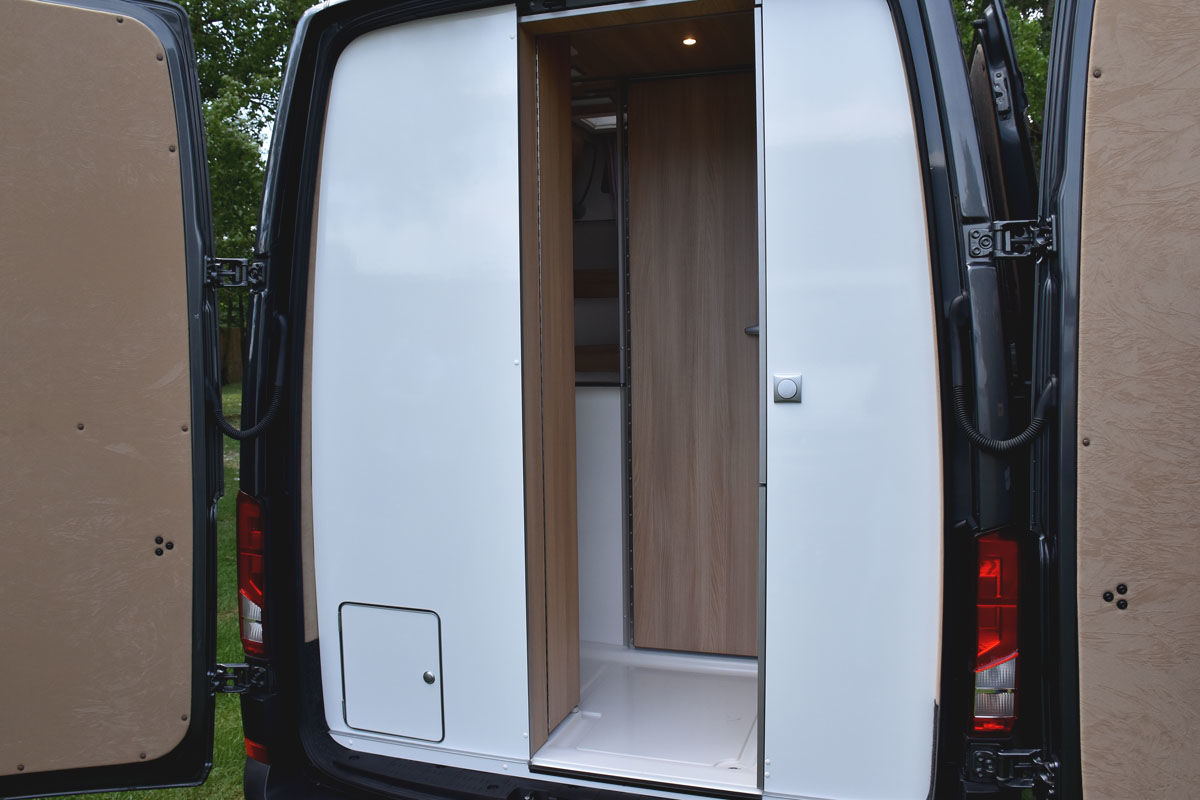 Vw Crafter Als Camper Ausbau Von Reimo 18 Bilder Autobild De