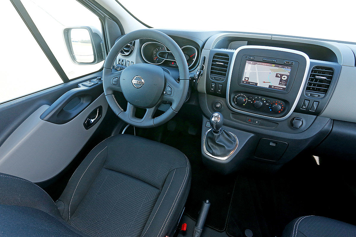 Wohnmobil Nissan Michelangelo - Cockpit