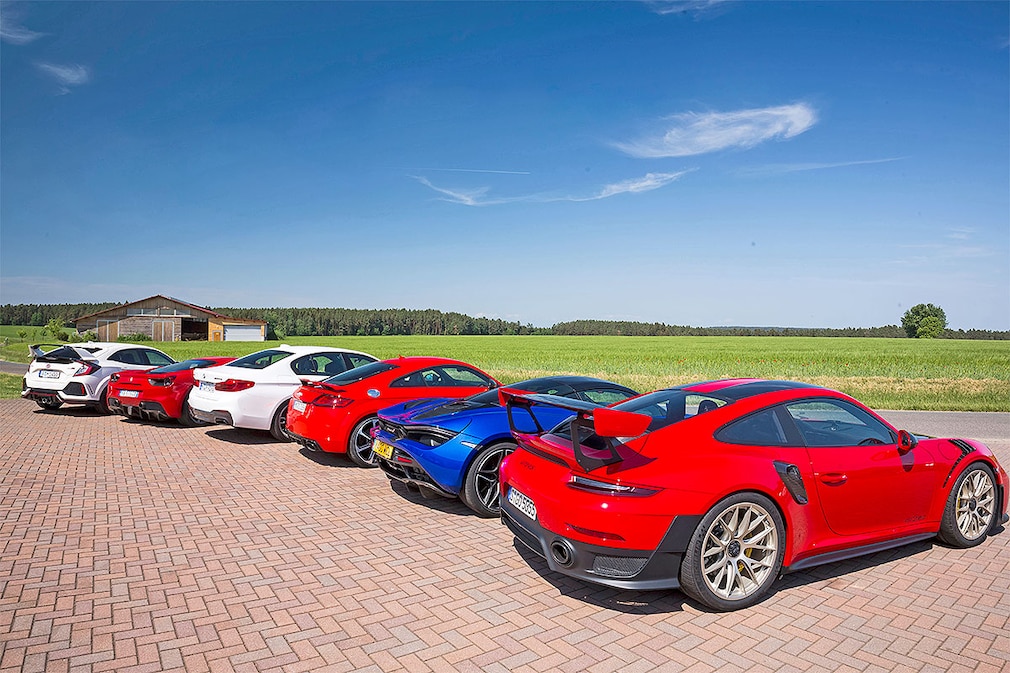 Honda Civic Type R Ferrari 488 GTB BMW M550 d Audi TT RS McLaren 720S Porsche 911 GT2 RS