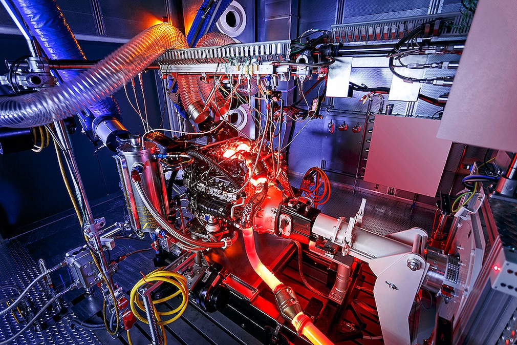 AMG 4.0 Liter V8 Biturbomotor