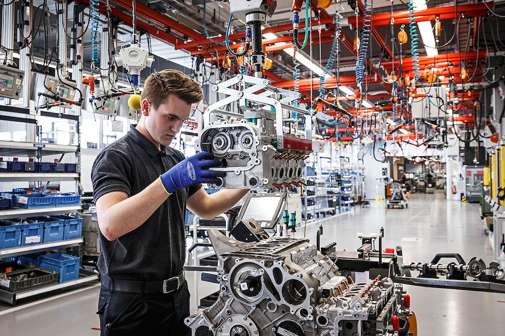 Mercedes AMG Motorenworkshop !!!Sperrfrist!!!