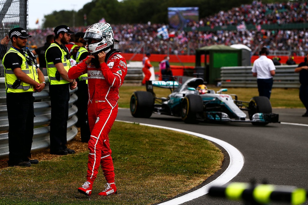 Formel 1: Vettels Fahrfehler in der Bildergalerie Formel 1: Vettels Fahrfehler in der Bildergalerie