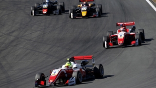 Formel 3: Flörsch testet