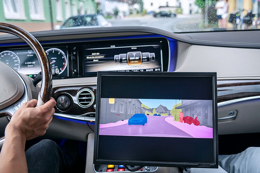 Mercedes-Benz TecDay Urban automated driving