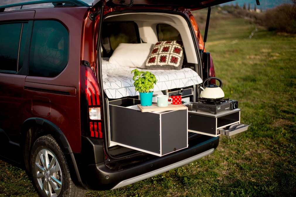 Hochdachkombis als Camper: Zwölf Campingboxen für VW Caddy & Co.! - AUTO  BILD