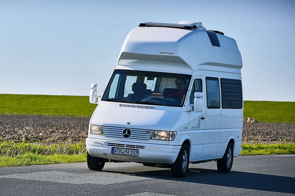 Mercedes Sprinter James Cook (T1N)