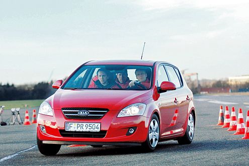 Selbst provozierte Fahrmanöver bügelt das ESP rigoros aus.