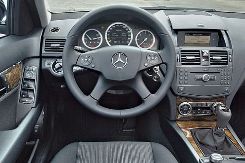 Der C 220 CDI hat eine edle Aura, aber kein berauschendes Platzangebot.