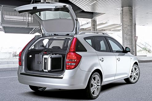 Mach hoch das Tor: Ab September gibt's den cee'd auch als Kombi.