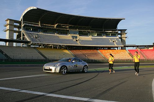 Mensch oder Maschine? Zwei Finalisten und ihr Sportgerät.
