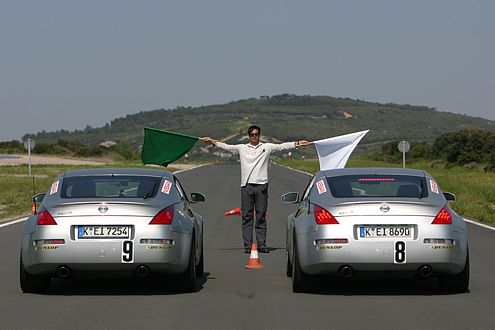 Start frei und Vollgas: Shootout auf dem Dragstrip.