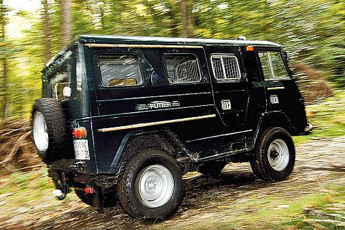 Bullige Optik: nachgerüstete 265/75 R 16-er Reifen bei vier Meter Länge.