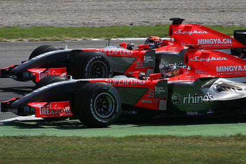 Adrian Sutil führt seine Zweikämpfe in den hinteren Reihen und hofft auf die B-Version seines Spyker-Boliden.