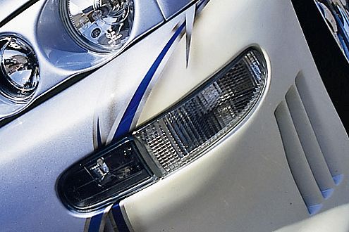 Lackdesign bis ins Detail: Tribalspitzen und Schatteneffekte.
