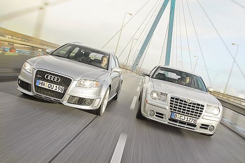 Beim Durst sind sich die beiden einig: 20 Liter Super Plus müssen sein.