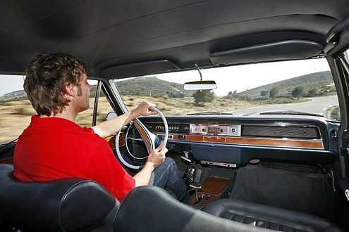 Angetrieben vom 230 PS starken V8 soll der Diplomat 206 km/h schaffen.