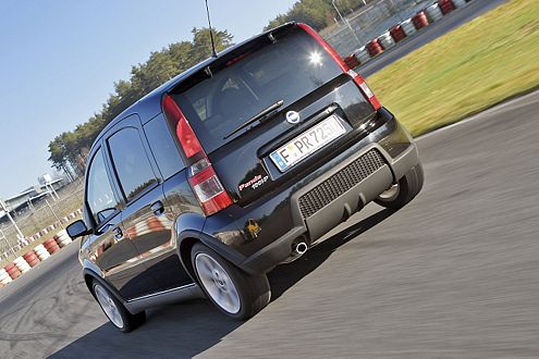 Mit 10,4 Sekunden gewinnt der 100 HP den Sprint auf 100 km/h.