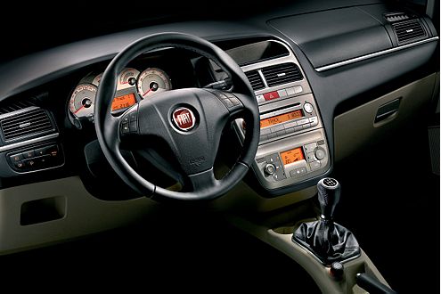 Linea-Cockpit: keine Überraschung für Grande-Punto-Fahrer.