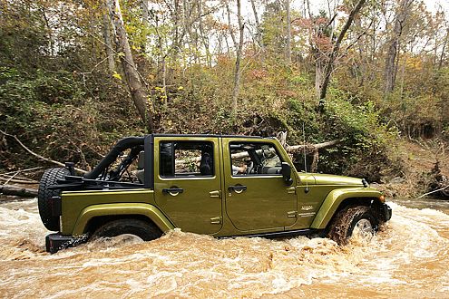 Der erste Wrangler mit vier Türen hat Platz für fünf Personen.